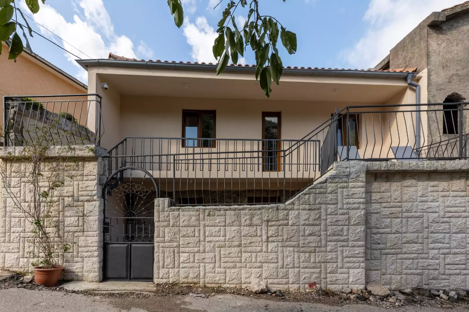 House 170m² in Montenegro, Skaljari. Priced at 500000€ rent photo-64
