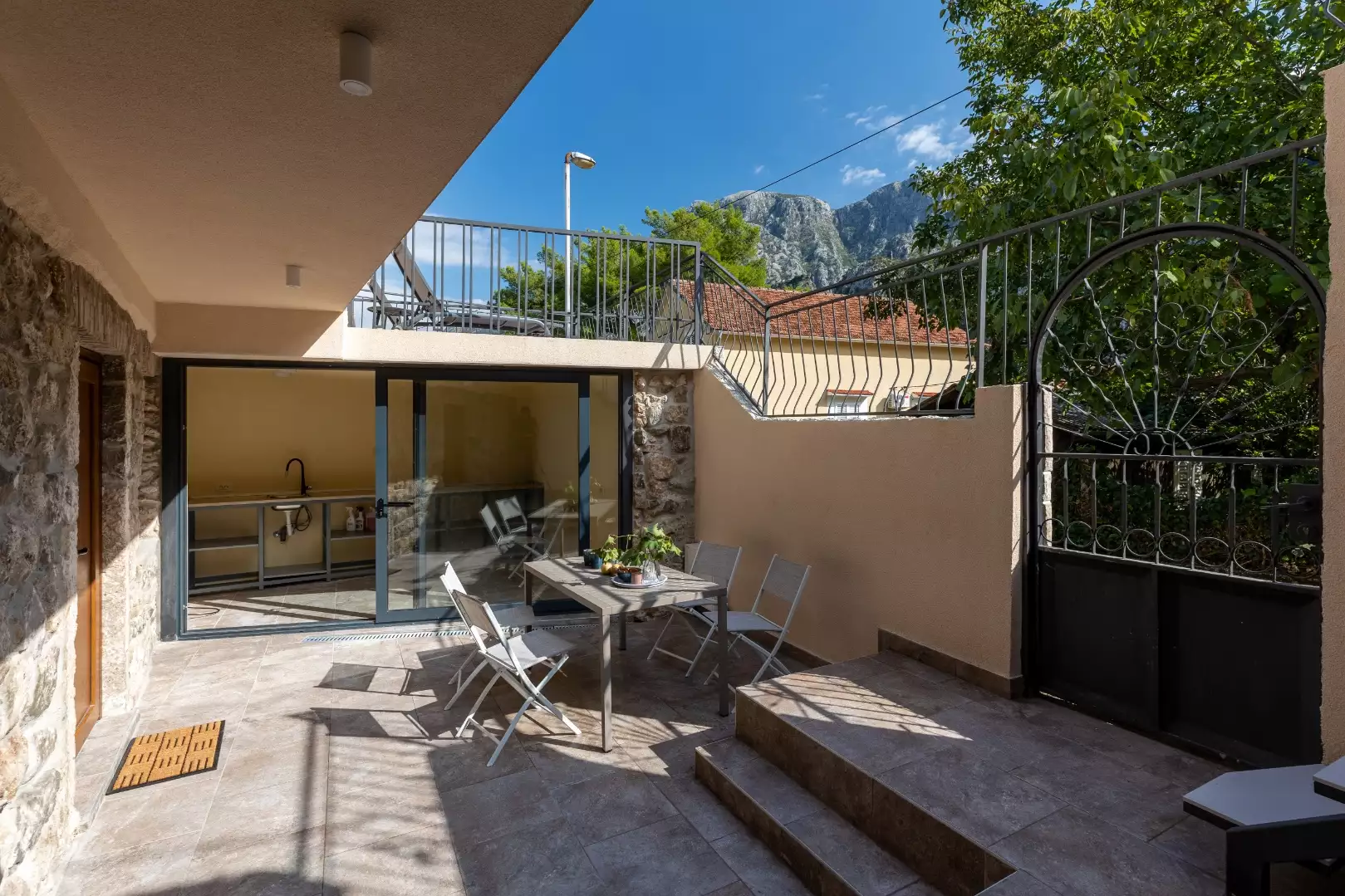 House 170m² in Montenegro, Skaljari. Priced at 500000€ rent photo-66