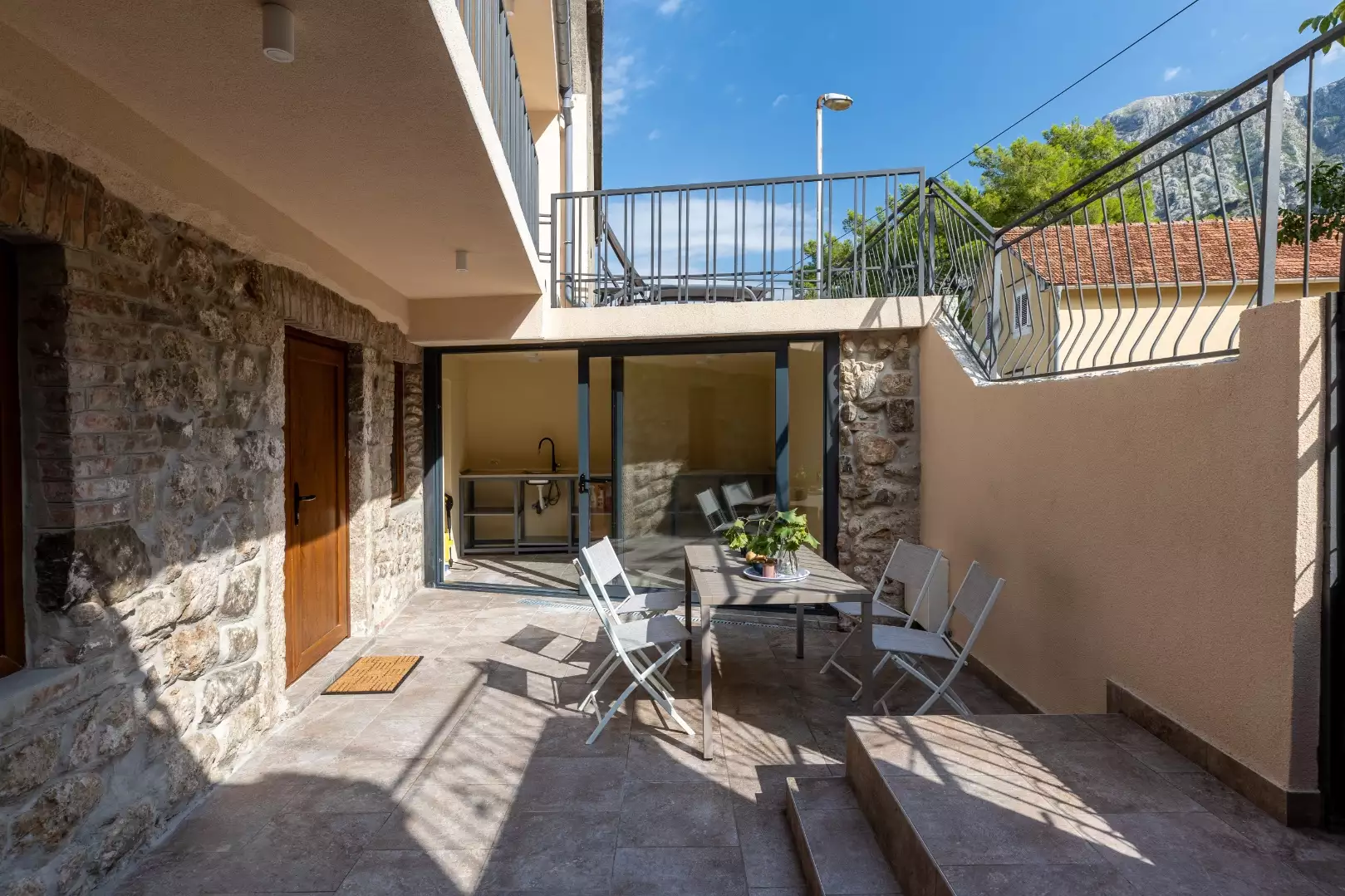 House 170m² in Montenegro, Skaljari. Priced at 500000€ rent photo-67