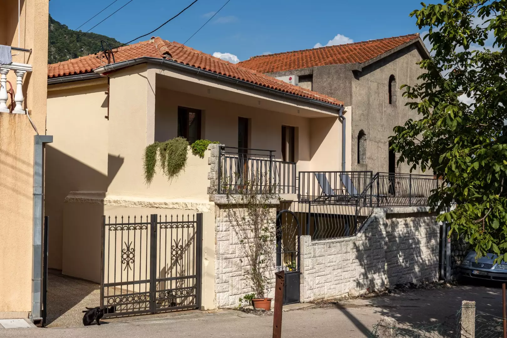House 170m² in Montenegro, Skaljari. Priced at 500000€ rent photo-73