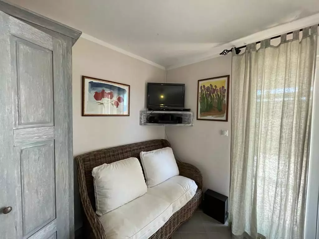 House 215m² in Montenegro, Bigova. Priced at 370000€ rent photo-9