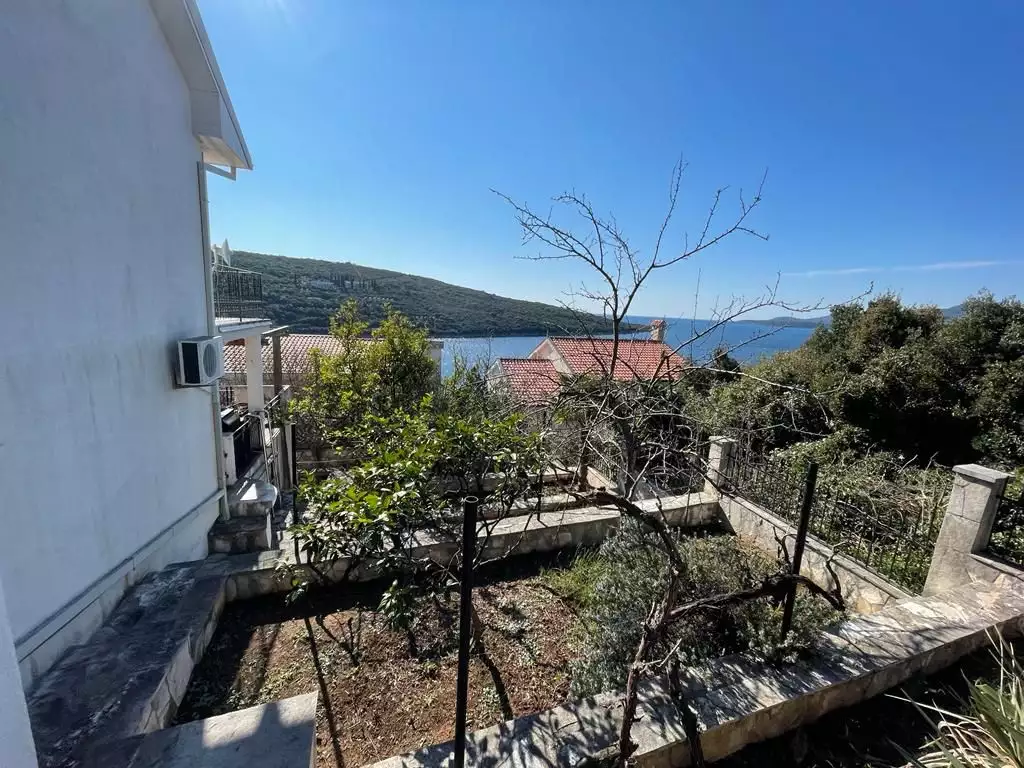 House 215m² in Montenegro, Bigova. Priced at 370000€ rent photo-13