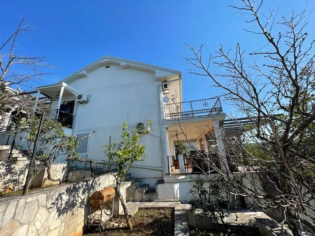House 215m² in Montenegro, Bigova. Priced at 370000€ rent photo-16