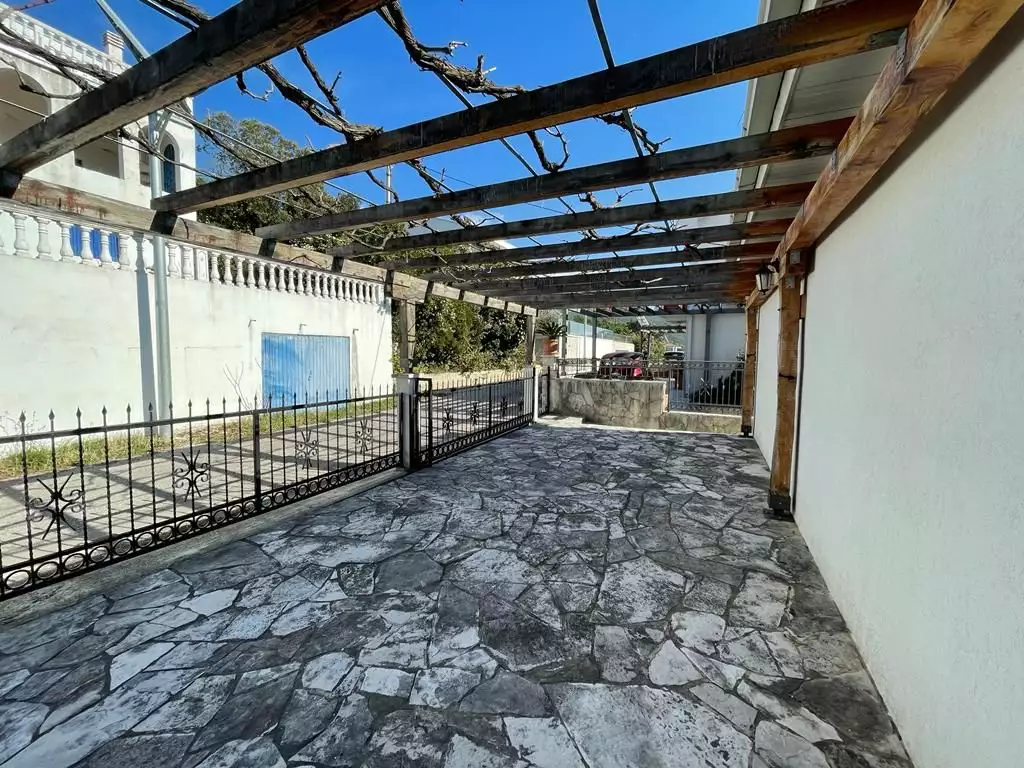 House 215m² in Montenegro, Bigova. Priced at 370000€ rent photo-17