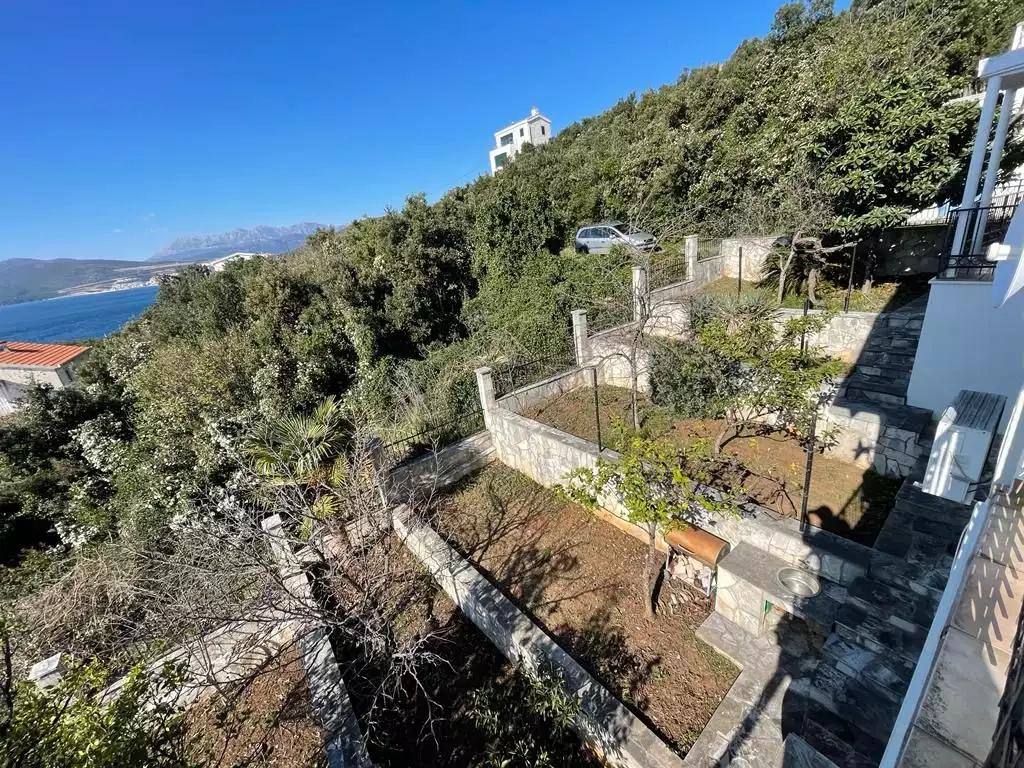 House 215m² in Montenegro, Bigova. Priced at 370000€ rent photo-18