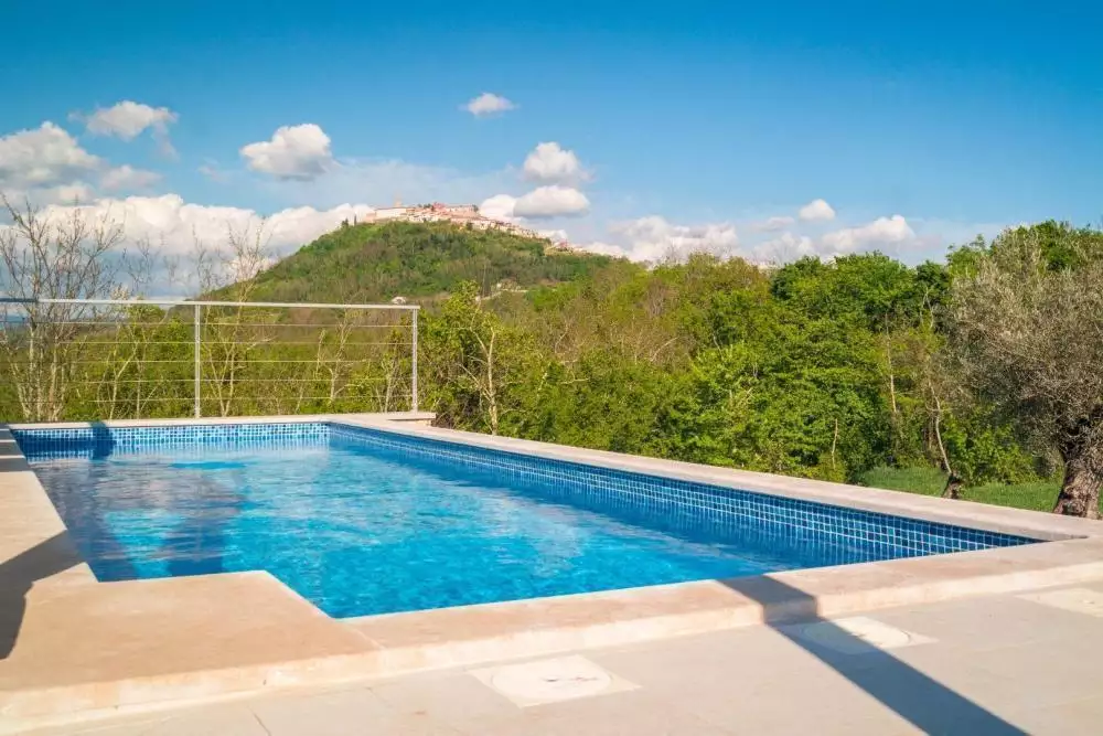 Villa 254m² in Croatia, Motovun. Priced at 898000€ rent photo-4