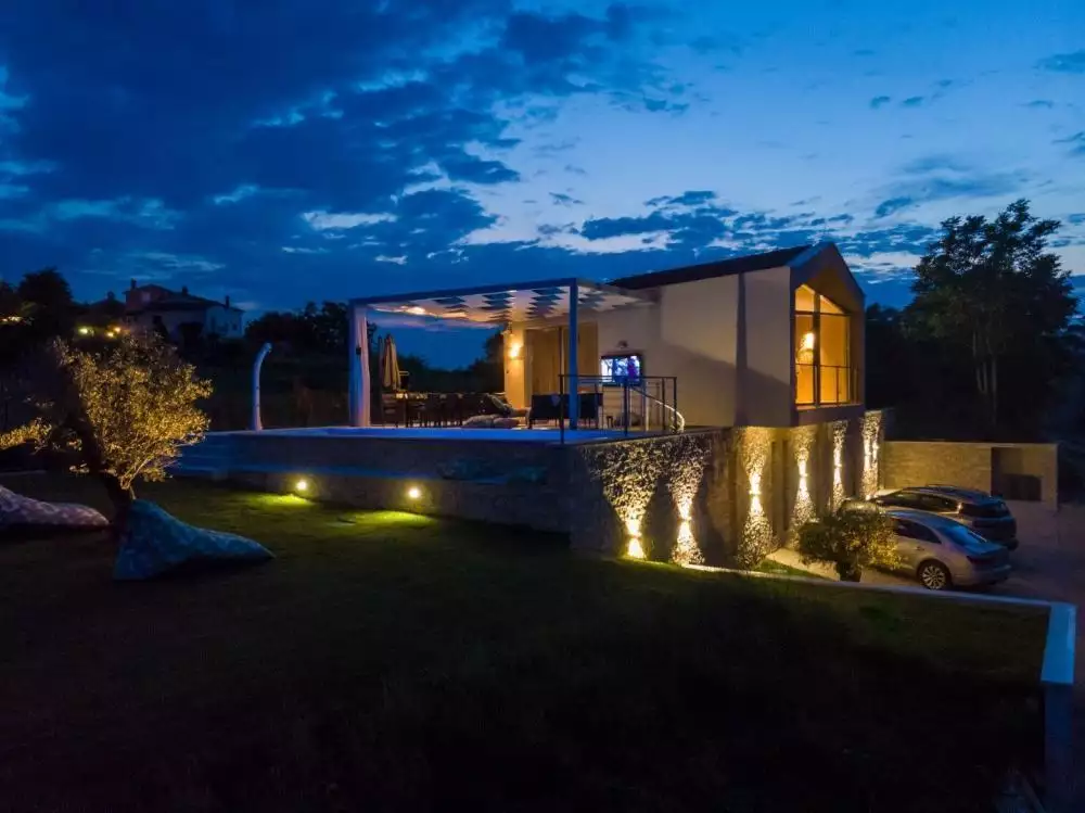 Villa 254m² in Croatia, Motovun. Priced at 898000€ rent photo-15