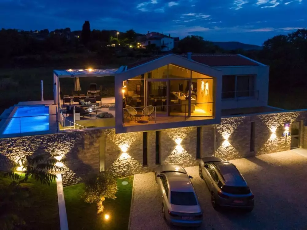 Villa 254m² in Croatia, Motovun. Priced at 898000€ rent photo-16