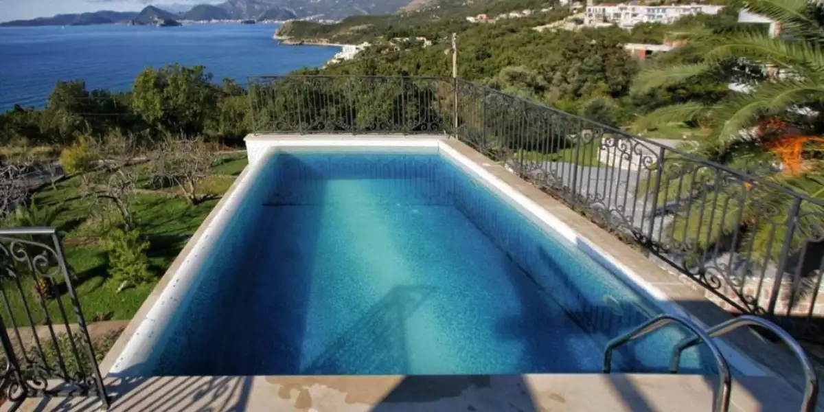 House 350m² in Montenegro, Rezevici. Priced at 780000€ rent photo-2