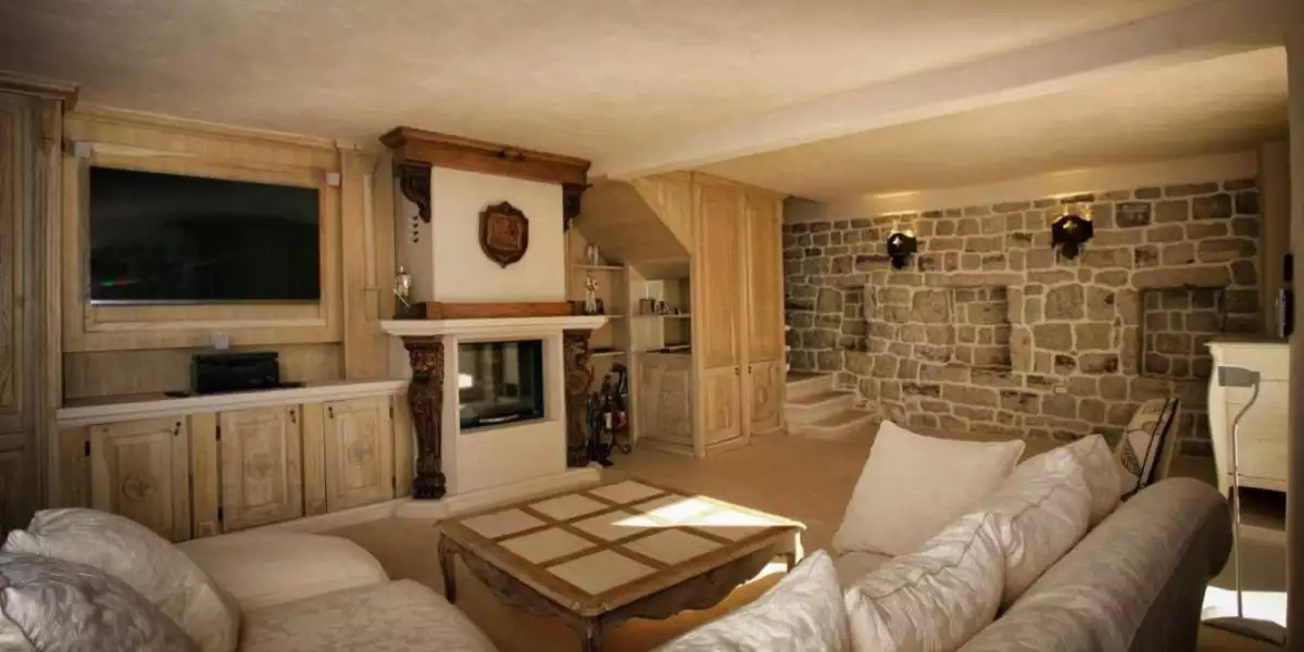 House 350m² in Montenegro, Rezevici. Priced at 780000€ rent photo-3