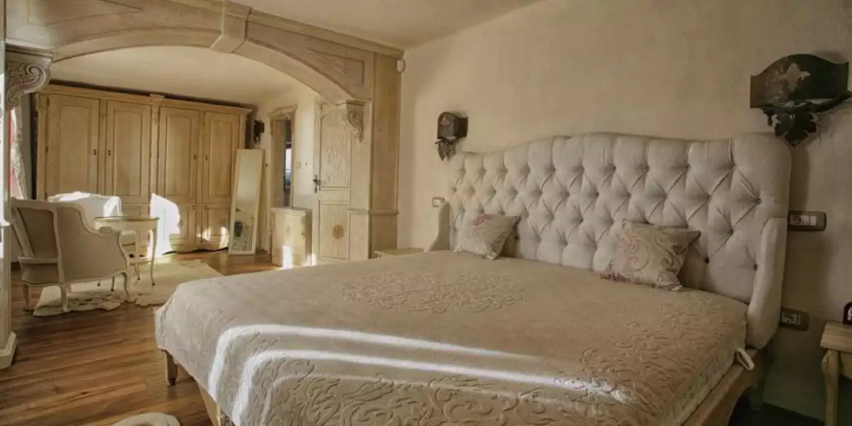 House 350m² in Montenegro, Rezevici. Priced at 780000€ rent photo-4