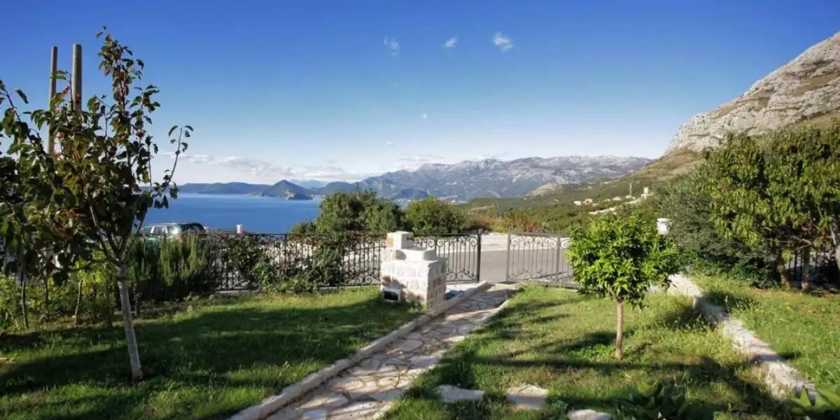 House 350m² in Montenegro, Rezevici. Priced at 780000€ rent photo-7