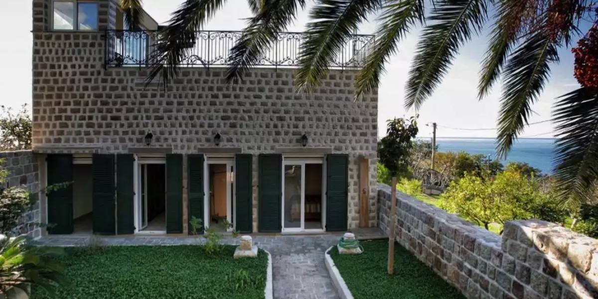 House 350m² in Montenegro, Rezevici. Priced at 780000€ rent photo-9