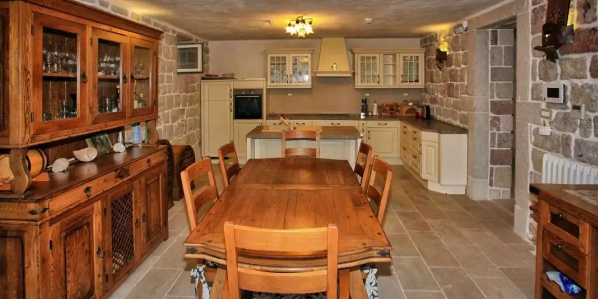 House 350m² in Montenegro, Rezevici. Priced at 780000€ rent photo-12