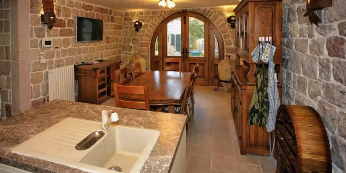 House 350m² in Montenegro, Rezevici. Priced at 780000€ rent photo-14