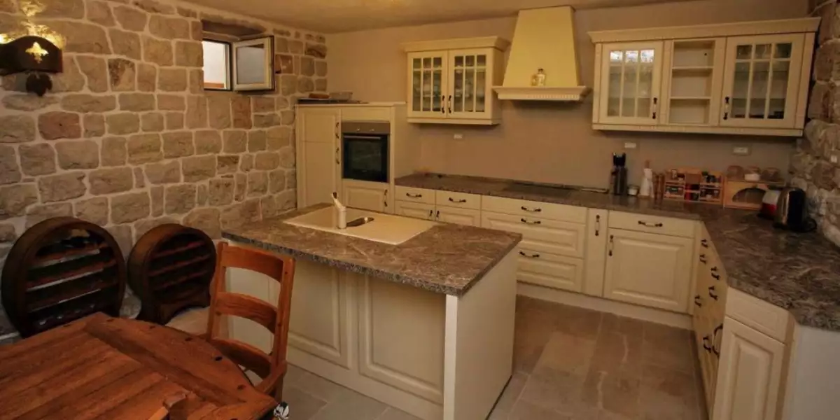 House 350m² in Montenegro, Rezevici. Priced at 780000€ rent photo-15