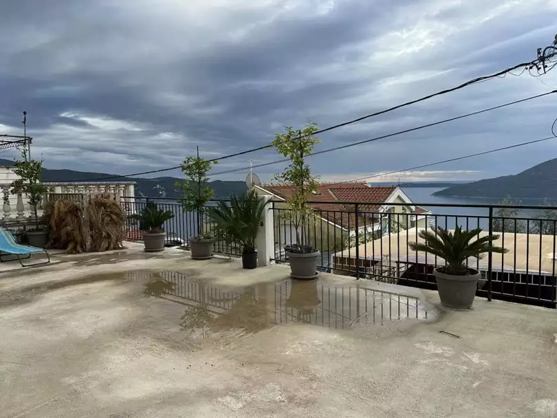 House 200m² in Montenegro, Herceg Novi. Priced at 400000€ rent photo-1