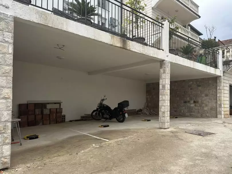 House 200m² in Montenegro, Herceg Novi. Priced at 400000€ rent photo-4
