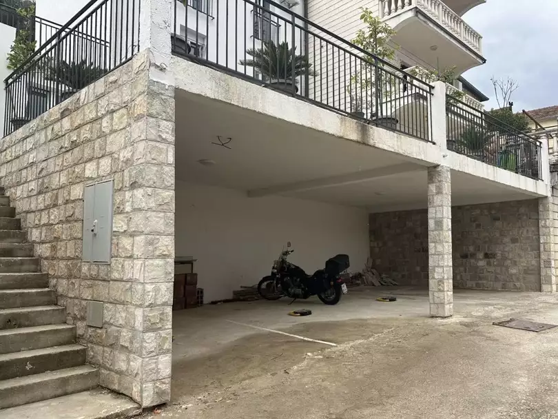 House 200m² in Montenegro, Herceg Novi. Priced at 400000€ rent photo-19