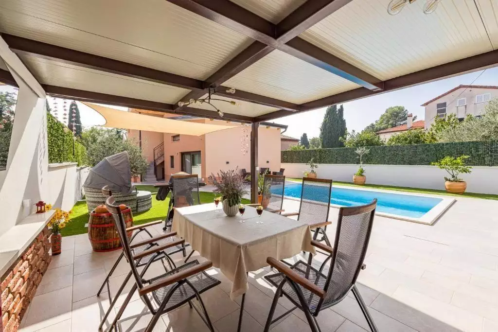 Villa 140m² in Croatia, Rovinj. Priced at 1610000€ rent photo-5