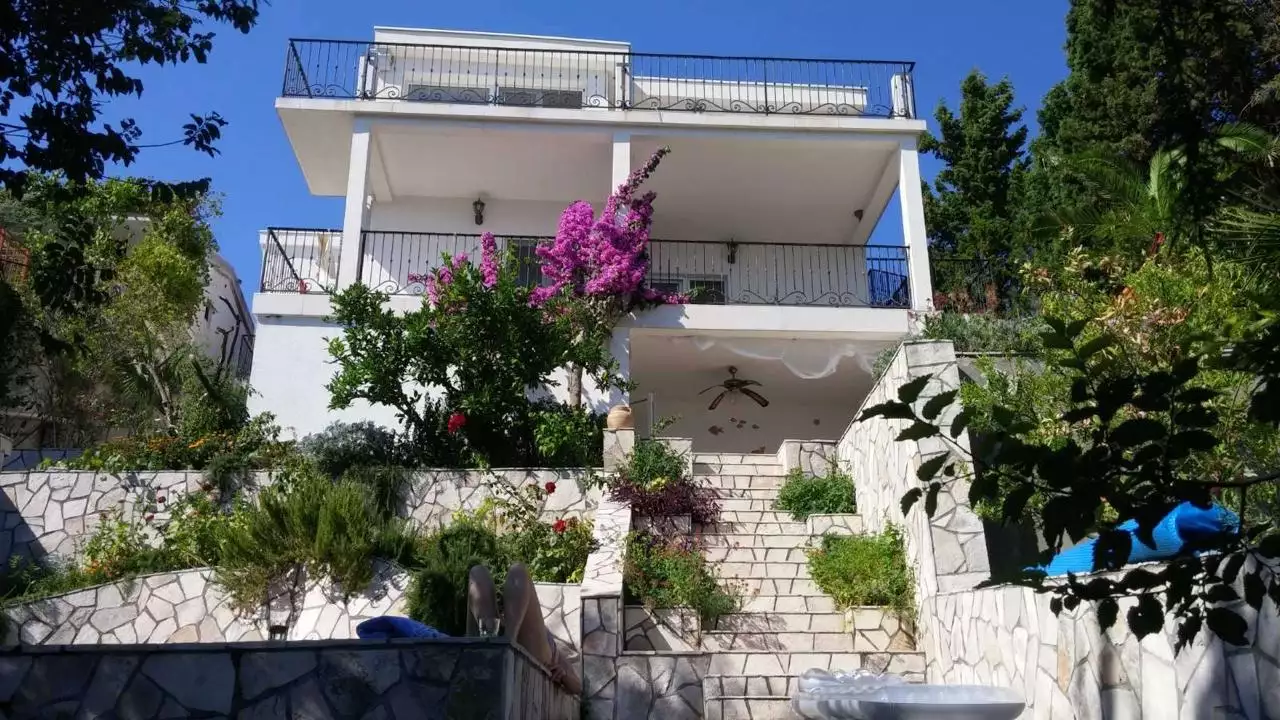 House 228m² in Montenegro, Sutomore. Priced at 400000€ rent photo-1
