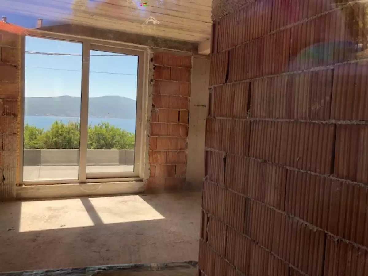 House 257m² in Montenegro, Tivat. Priced at 380000€ rent photo-3