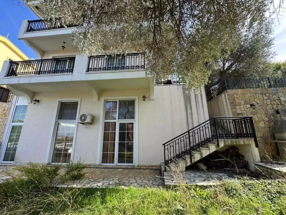 House 220m² in Montenegro, Zaljevo. Priced at 250000€ rent photo-1
