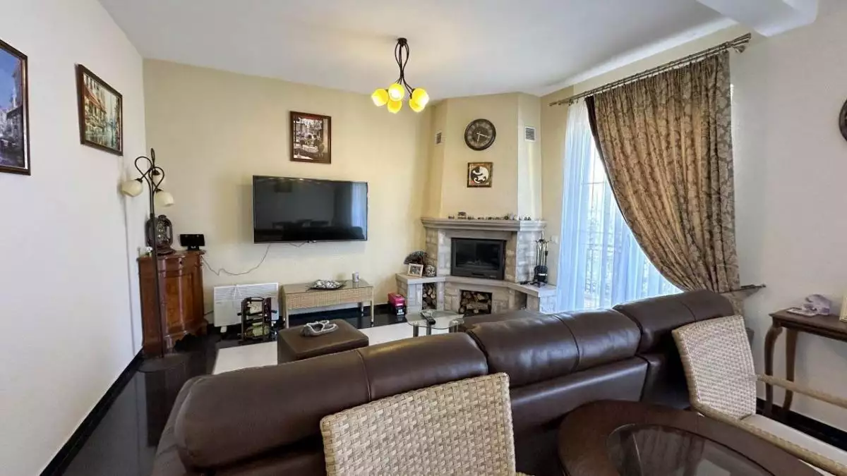 House 220m² in Montenegro, Zaljevo. Priced at 250000€ rent photo-7