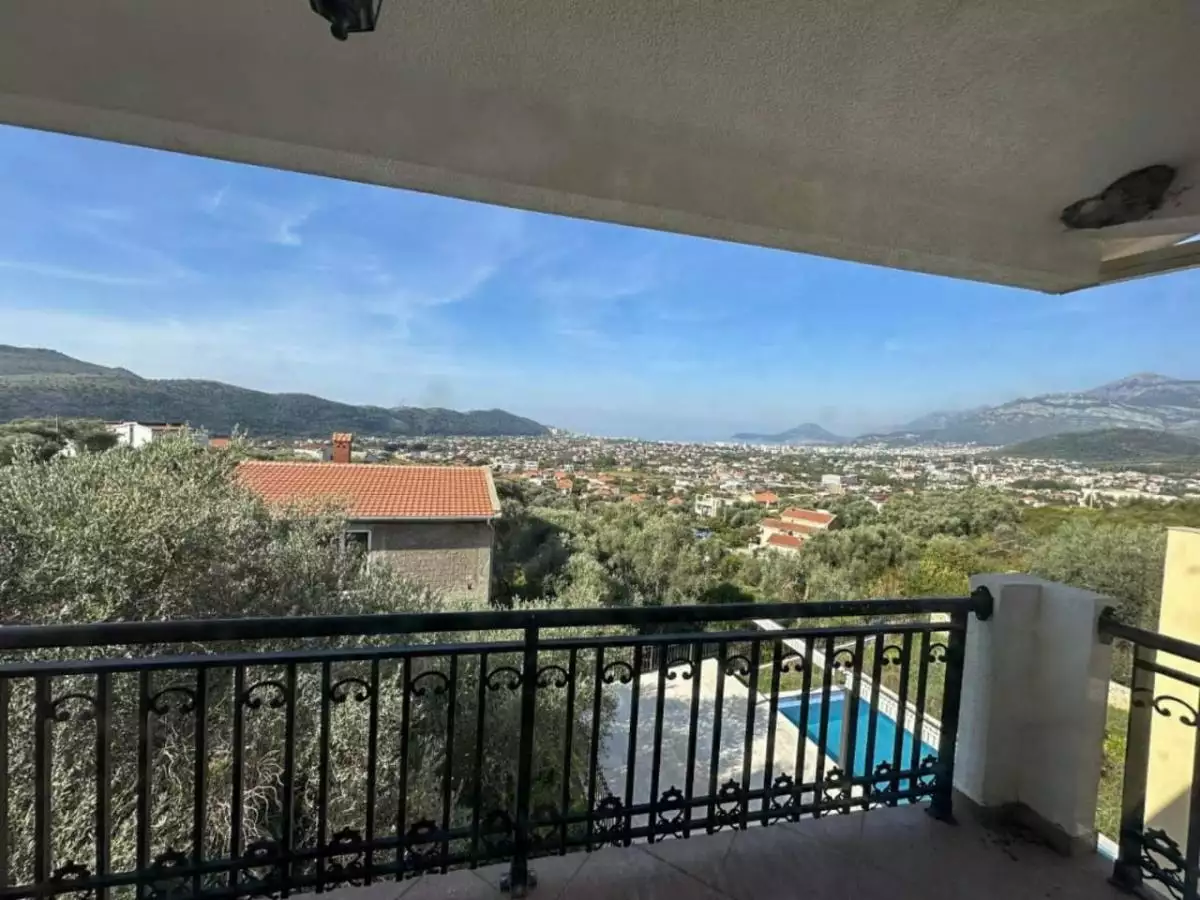 House 220m² in Montenegro, Zaljevo. Priced at 250000€ rent photo-11