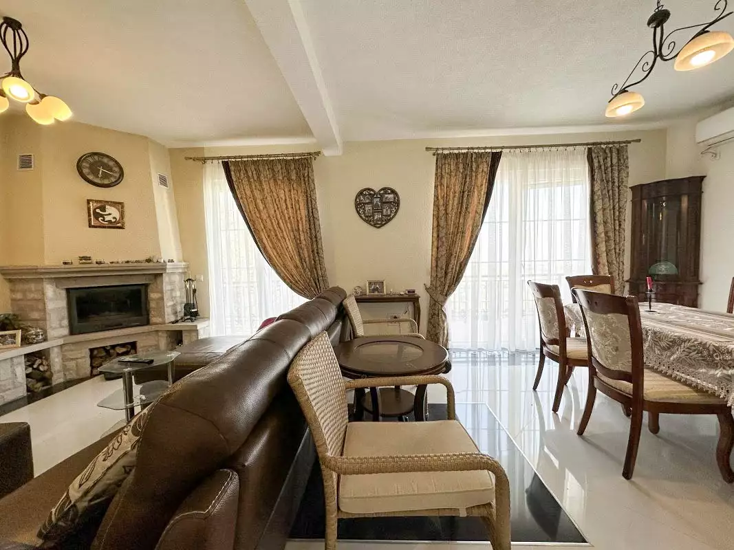 House 220m² in Montenegro, Zaljevo. Priced at 250000€ rent photo-12