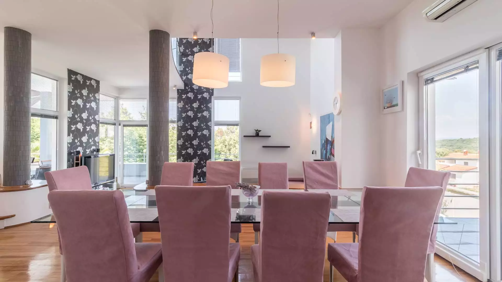 House 350m² in Croatia, Pula. Priced at 1850000€ rent photo-9