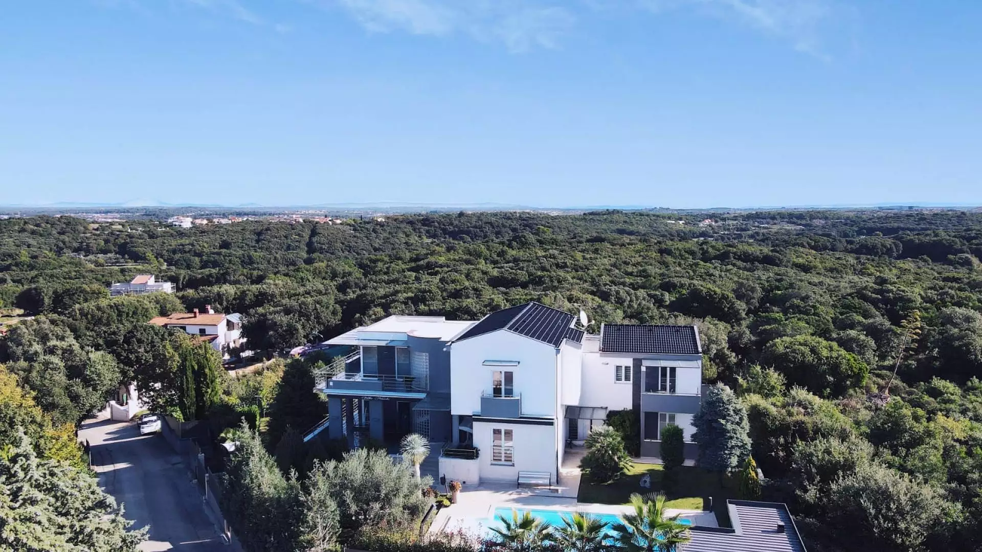House 350m² in Croatia, Pula. Priced at 1850000€ rent photo-13