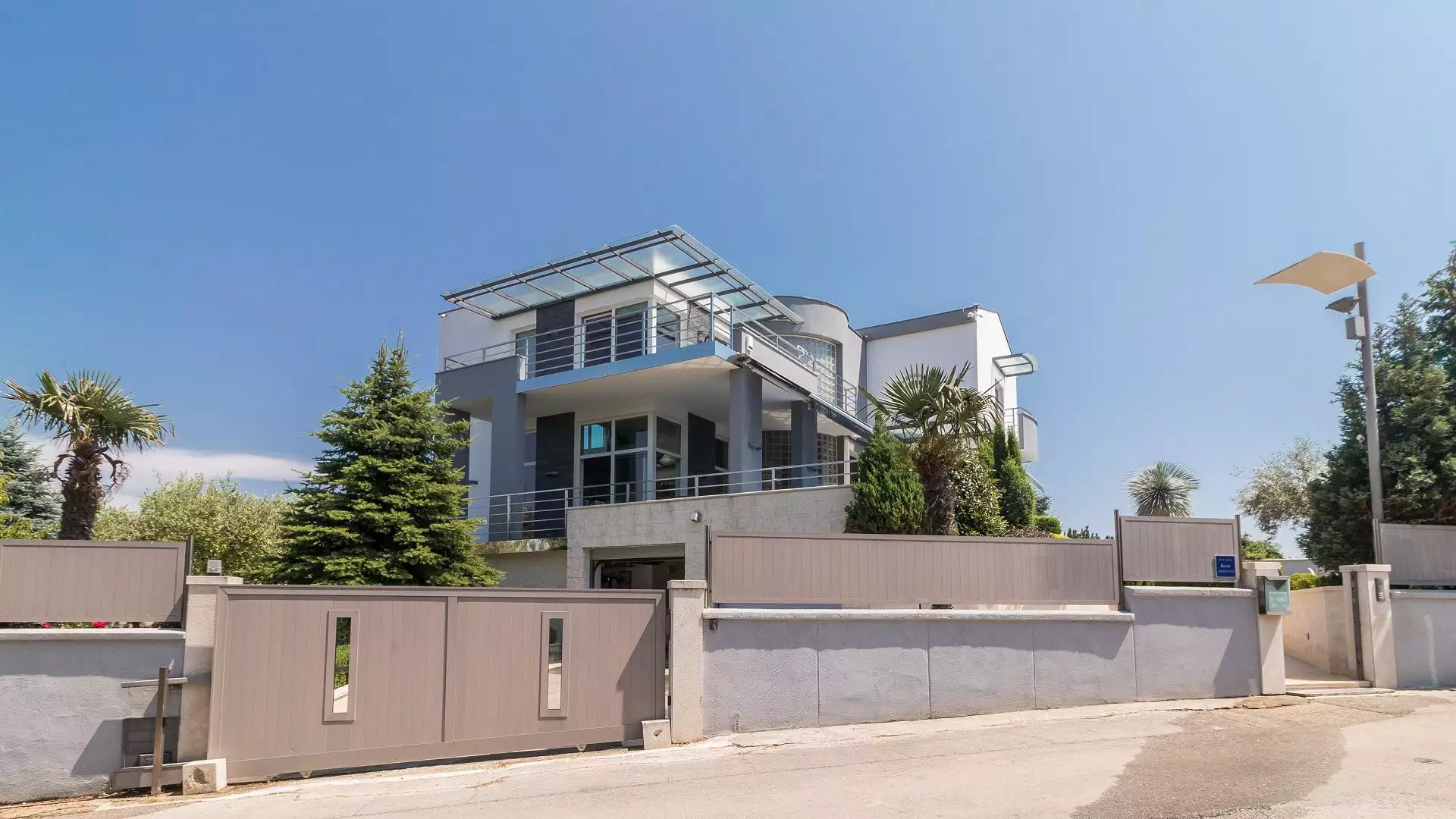 House 350m² in Croatia, Pula. Priced at 1850000€ rent photo-17