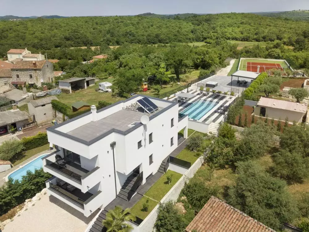 Villa 203m² in Croatia, Flengi. Priced at 1900000€ rent photo-1