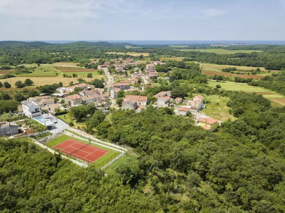 Villa 203m² in Croatia, Flengi. Priced at 1900000€ rent photo-3