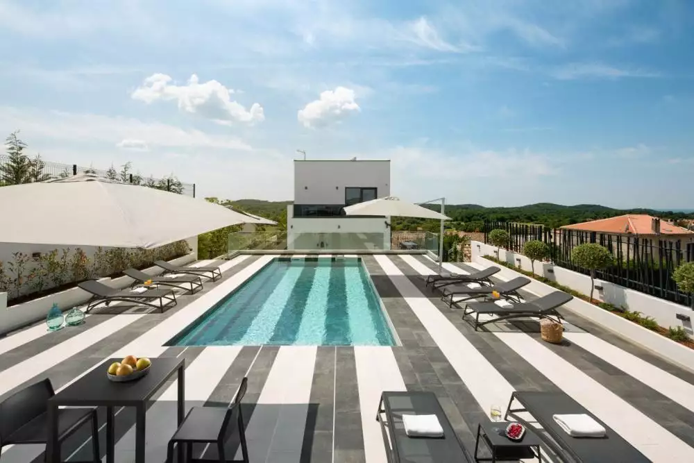 Villa 203m² in Croatia, Flengi. Priced at 1900000€ rent photo-5