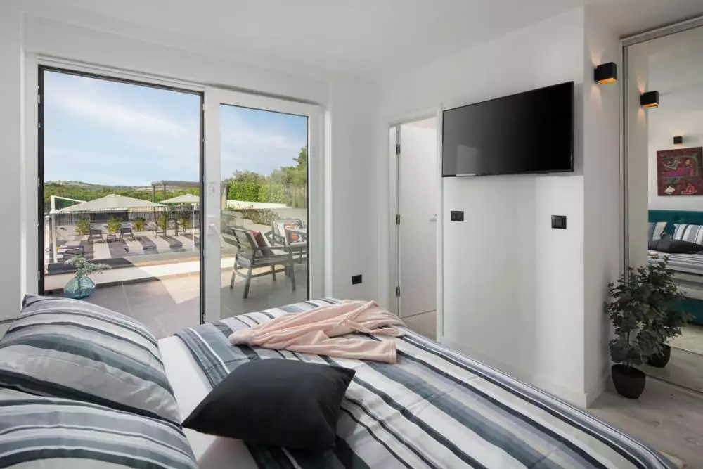 Villa 203m² in Croatia, Flengi. Priced at 1900000€ rent photo-18