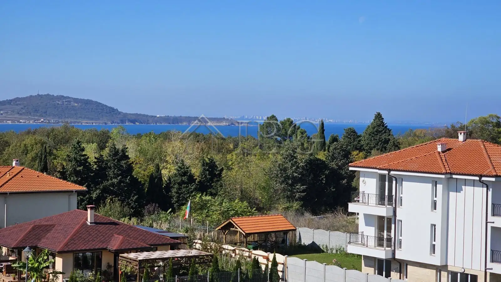 Flat 70m² in Bulgaria, Chernomorets. Priced at 85000€ rent photo-1
