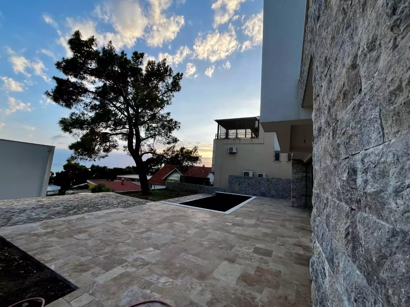 House 292m² in Montenegro, Bar. Priced at 650000€ rent photo-3