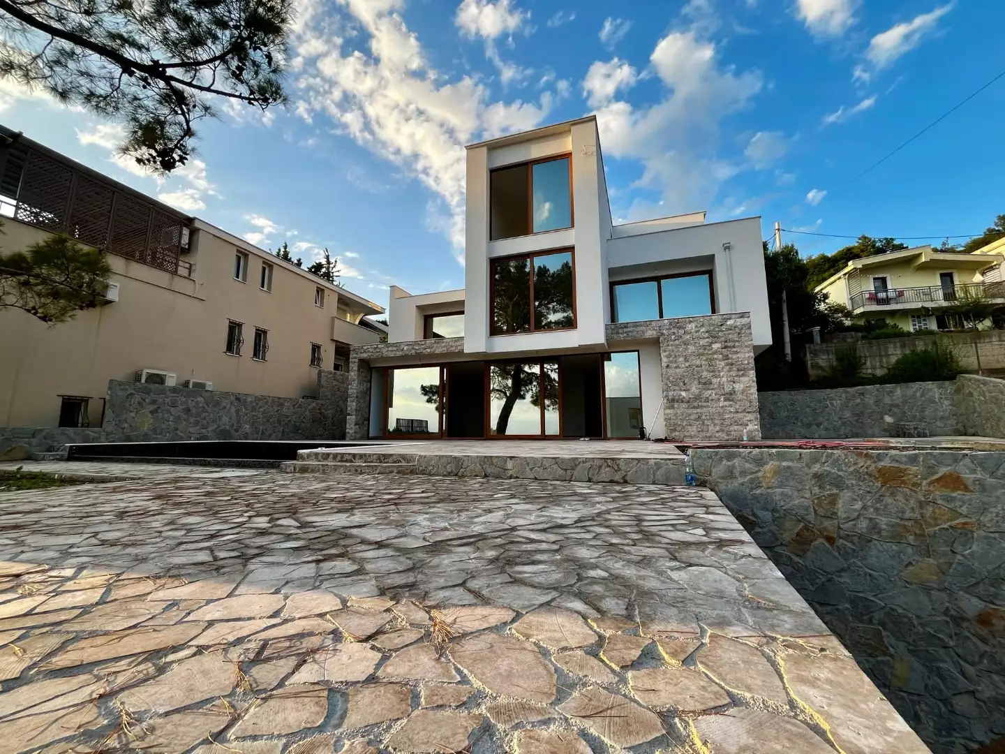 House 292m² in Montenegro, Bar. Priced at 650000€ rent photo-11