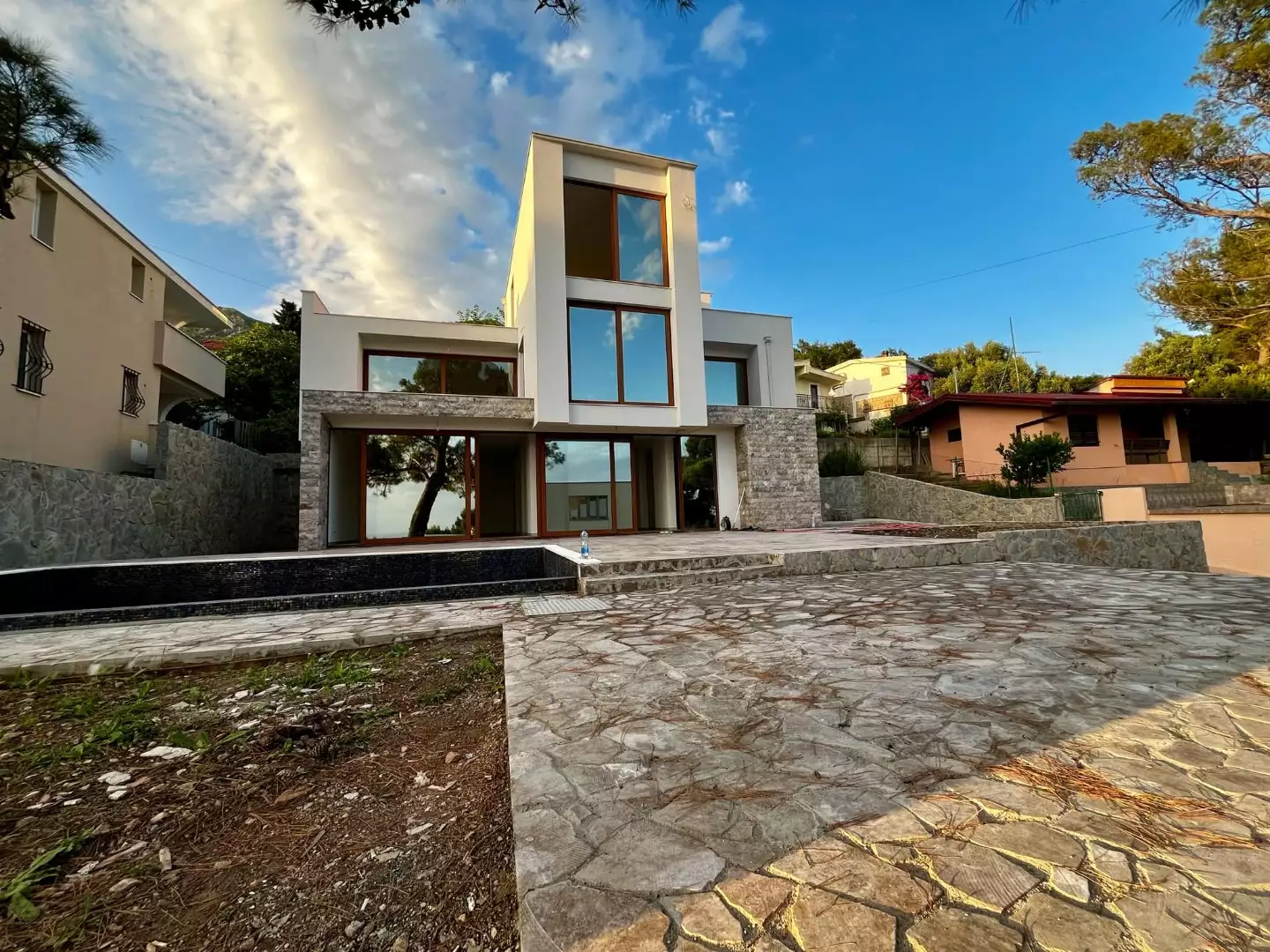 House 292m² in Montenegro, Bar. Priced at 650000€ rent photo-13