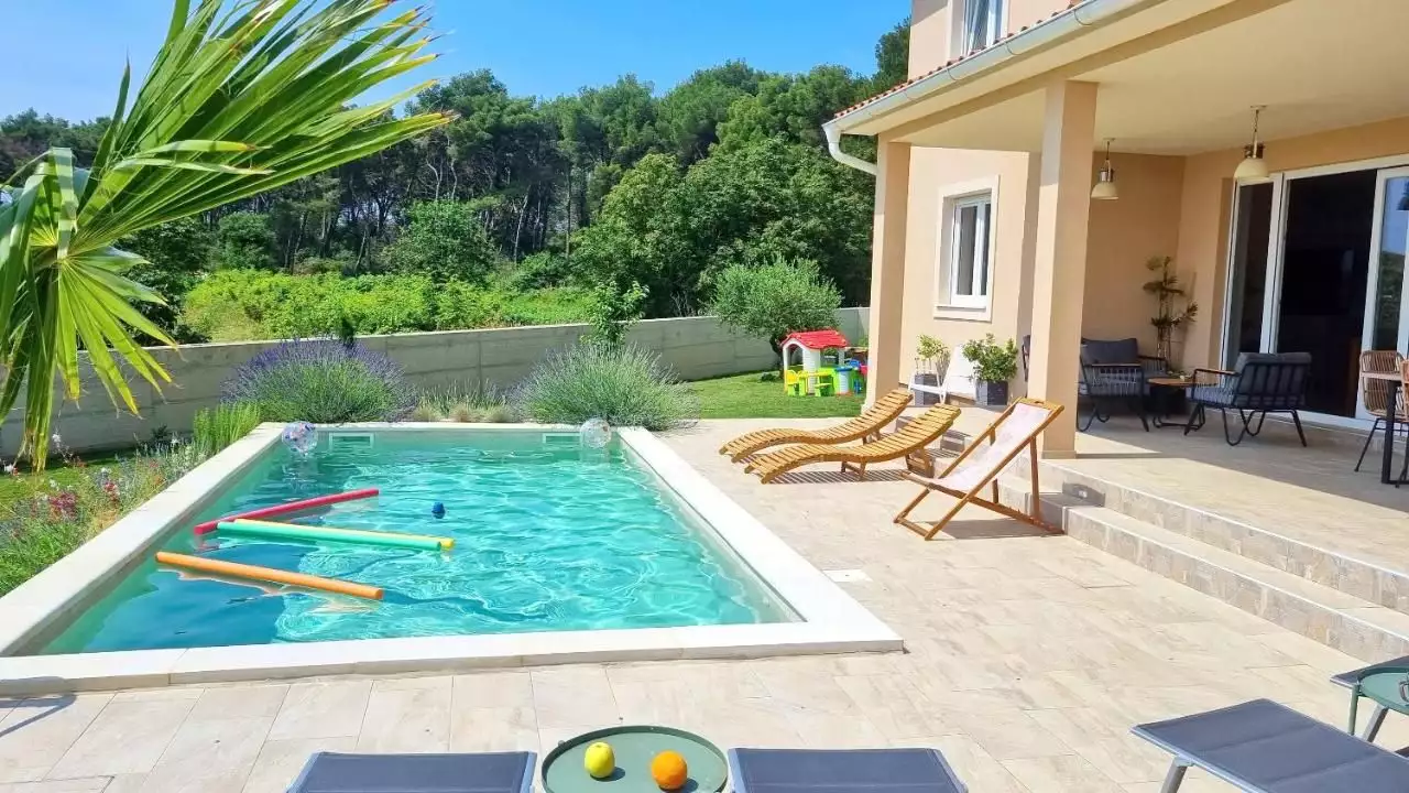 Villa 182m² in Croatia, Valdebek. Priced at 700000€ rent photo-1
