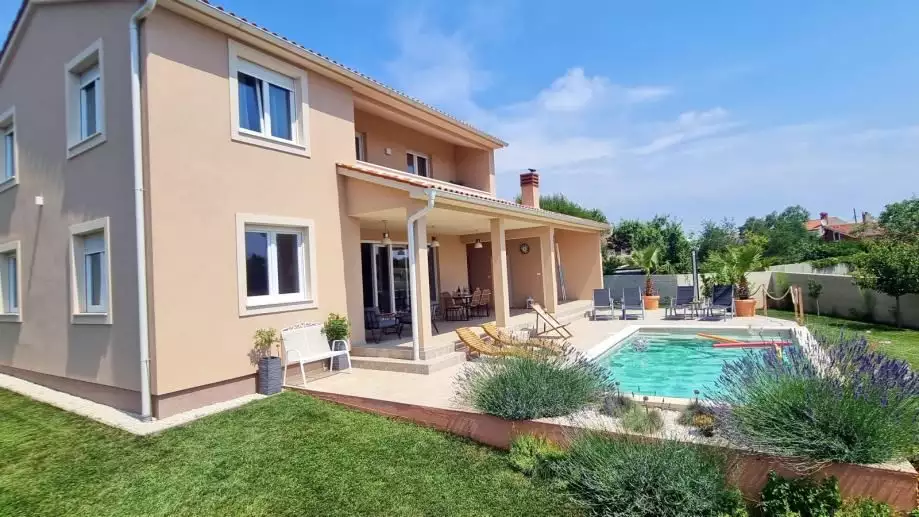 Villa 182m² in Croatia, Valdebek. Priced at 700000€ rent photo-2