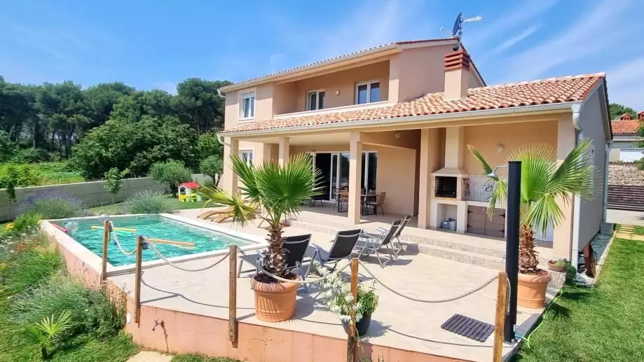 Villa 182m² in Croatia, Valdebek. Priced at 700000€ rent photo-6
