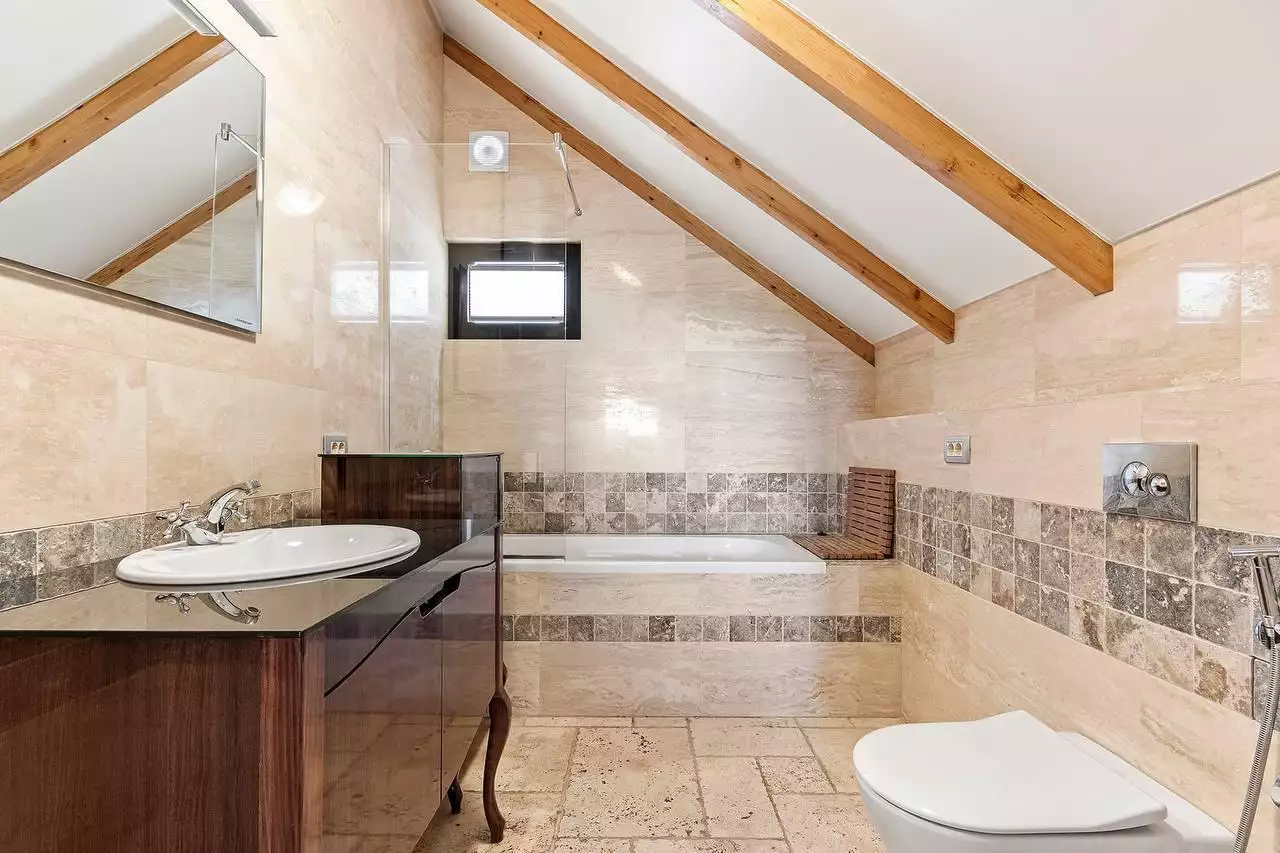 House 220m² in Montenegro, Tivat. Priced at 560000€ rent photo-13