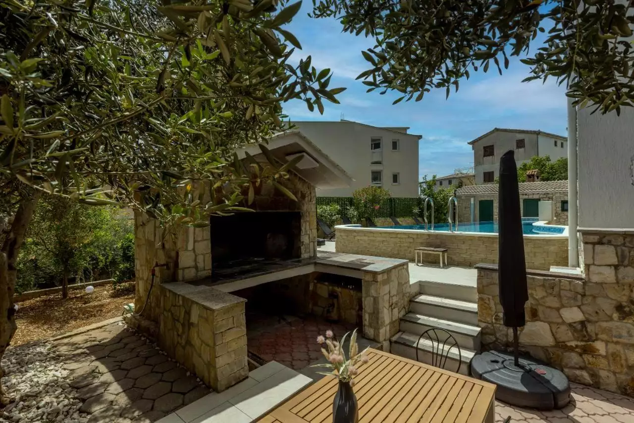 House 240m² in Croatia, Ciovo. Priced at 1200000€ rent photo-4
