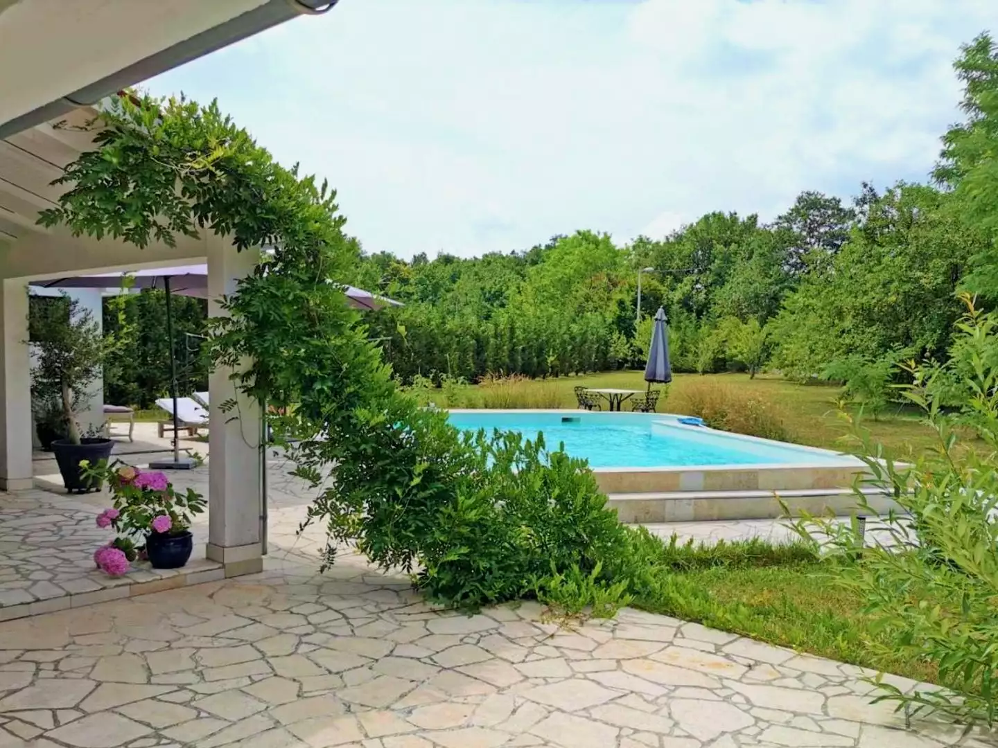 Villa 187m² in Croatia, Labin. Priced at 500000€ rent photo-5