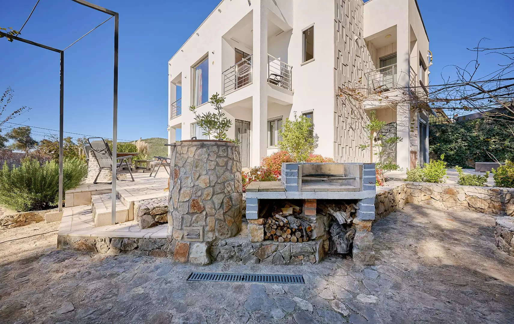 House 200m² in Montenegro, Krimovica. Priced at 475000€ rent photo-3