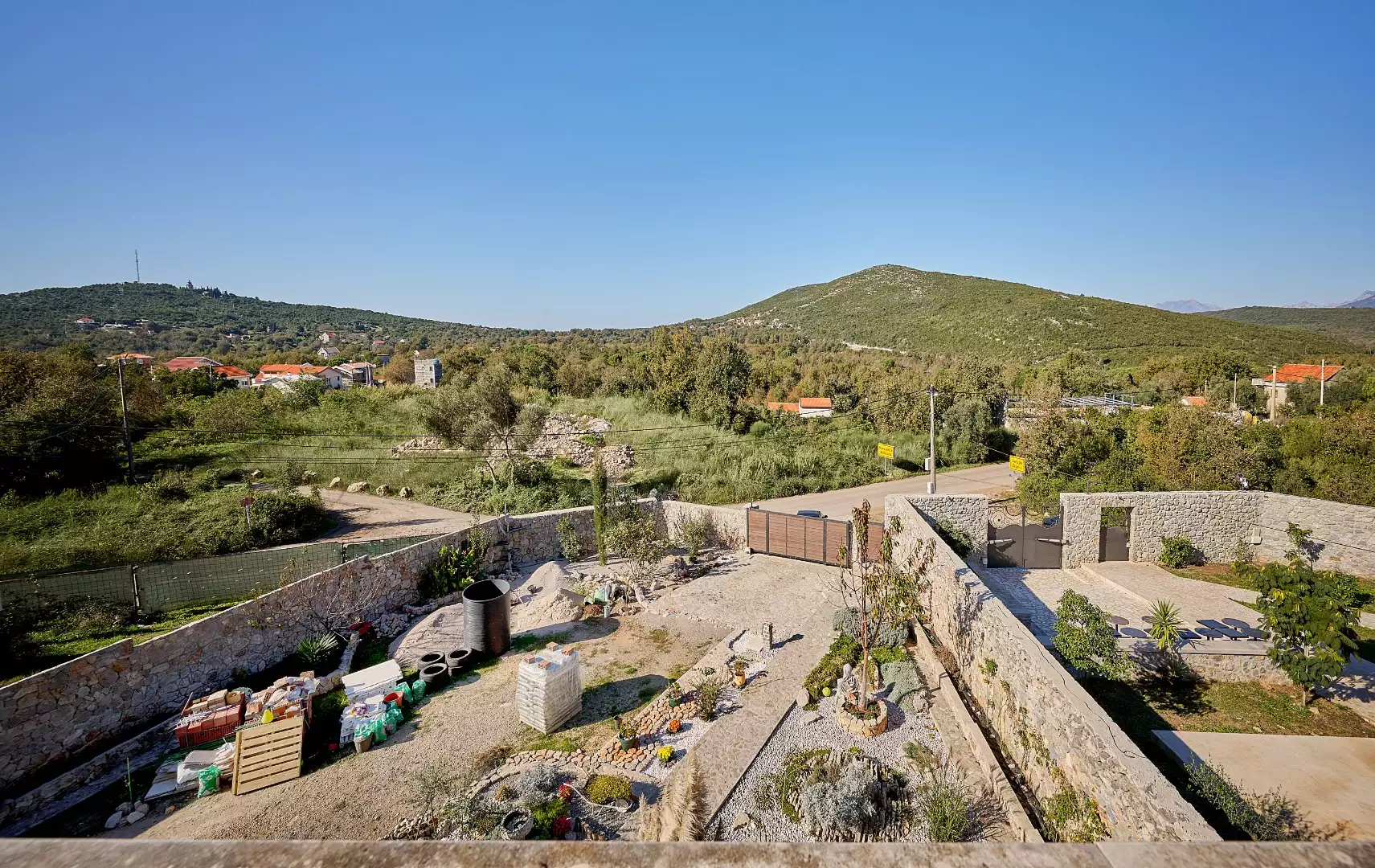 House 200m² in Montenegro, Krimovica. Priced at 475000€ rent photo-5