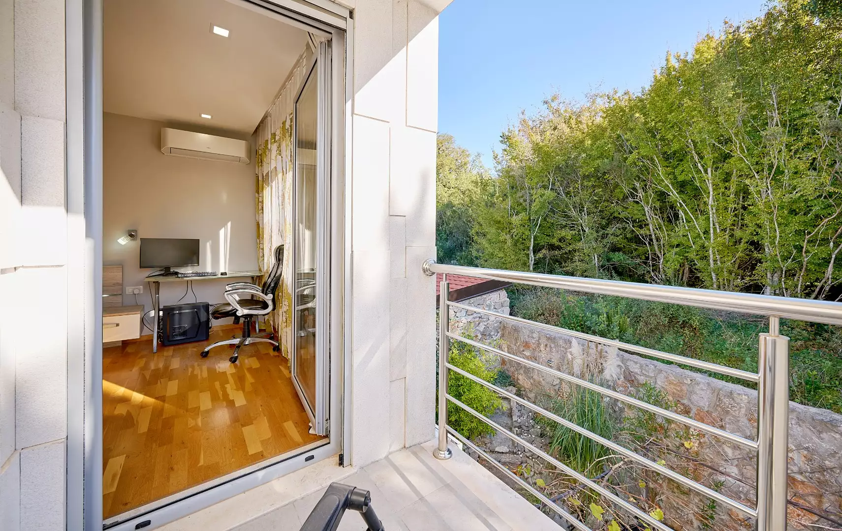 House 200m² in Montenegro, Krimovica. Priced at 475000€ rent photo-9